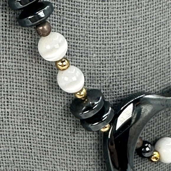 Vintage Hematite Heart Necklace Mother Of Pearl Beads Barrel Clasp Unise… - Picture 4 of 8